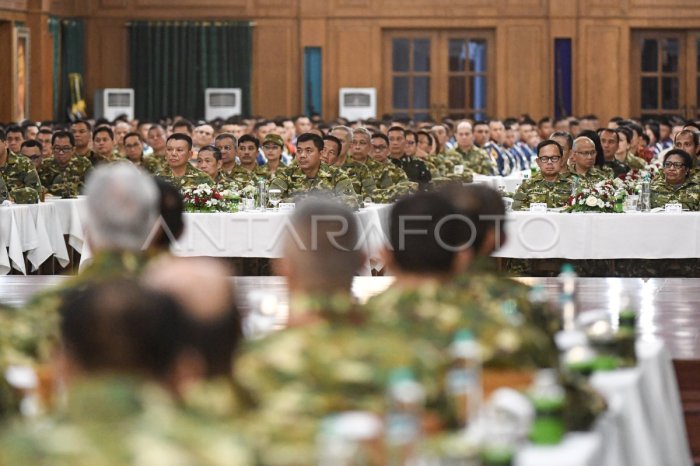 Zulhas eksklusif & Menteri Kabinet Merah Putih Sambut Kedatangan Prabowo di Rusia fakta